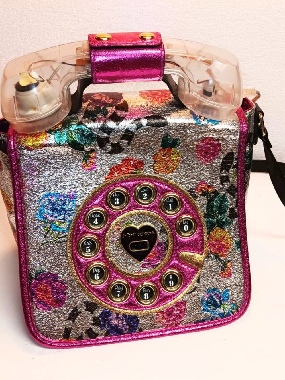 Betsey Johnson "pouty hotline" crossbody / handbag WITH USB "phone" deadstock.